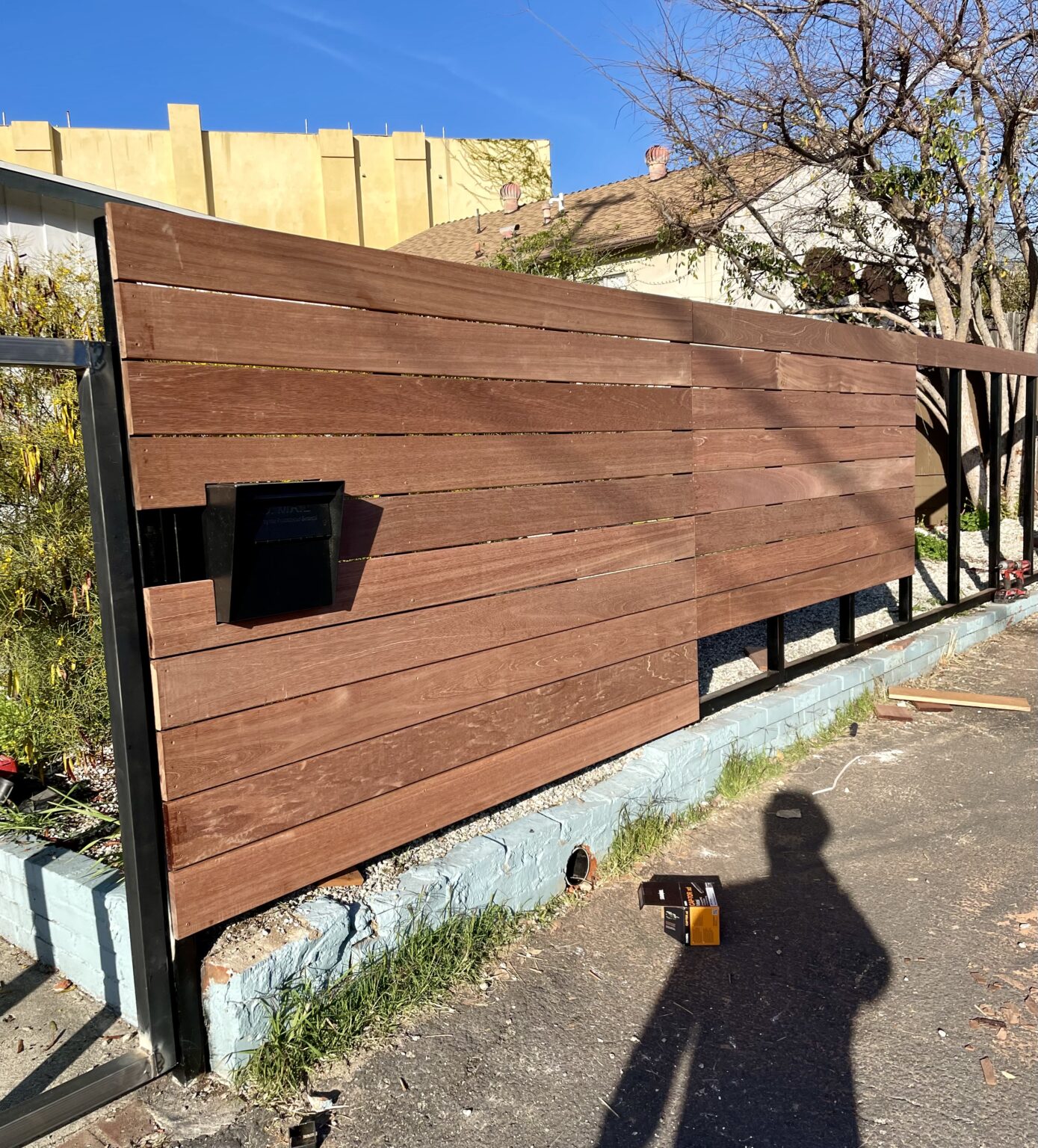 Horizontal wood privacy fence